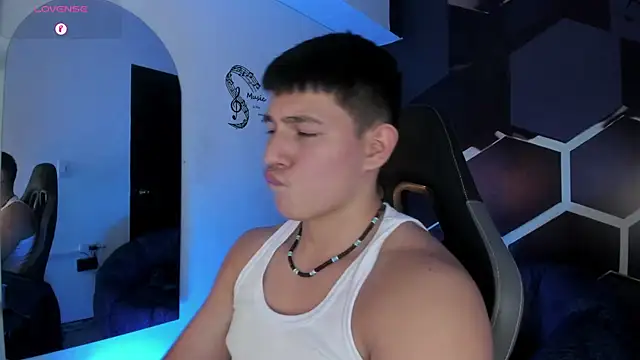 Chat XXX en directo de JamesCr_