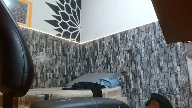 stripnolimits' Live XXX Chat