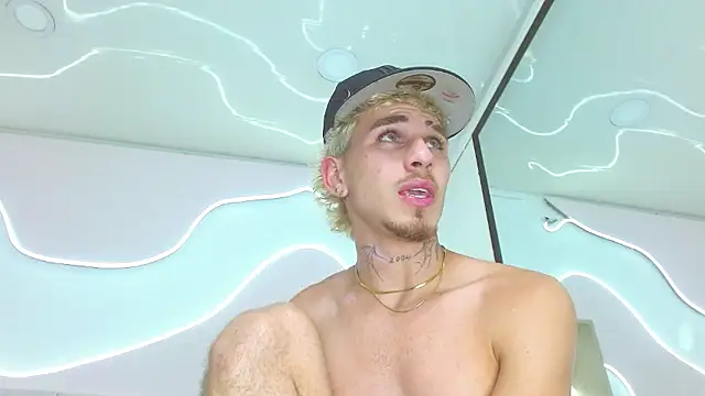 DanntheStiff Chat XXX in diretta