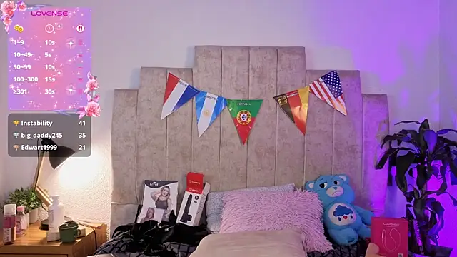 Emilly-hall Adlı Modelin Canlı XXX Sohbeti