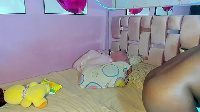 HUGE_BLACKCOCK élő XXX-chatje