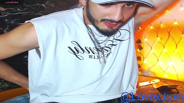 Chat XXX en directo de LovexJuxn77