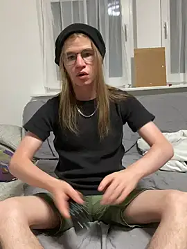 YoungSebi Adlı Modelin Canlı XXX Sohbeti