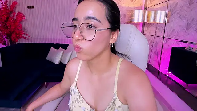 Emilyy_parker_'s Live XXX Chat