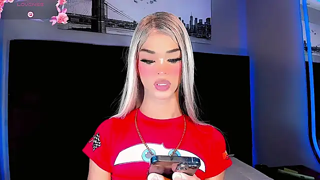 Kornylovee লাইভ XXX চ্যাট
