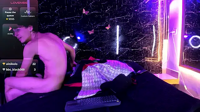 Adrian_Wolf – Live XXX-chat