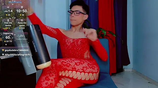 Pokazy przed kamerką – femboykeene