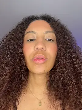 Daphnne_CurlyのライブXXXチャット