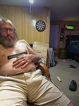 THE-CHAMPLOVENIPPLES73's Webcam Show