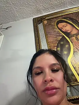 Elara_Luxe's Live XXX Chat