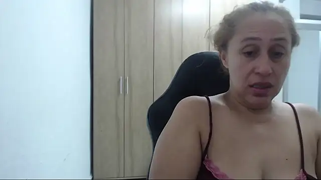 RoxanaLove9 라이브 XXX 채팅