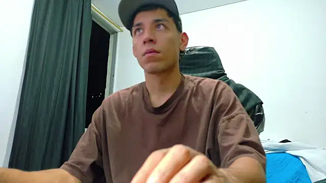bully_boss' Live XXX Chat