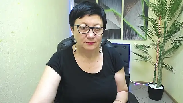 EmilyL0ve Adlı Modelin Canlı XXX Sohbeti