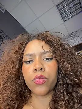 CurlyOopsieXXX's Webcam Show