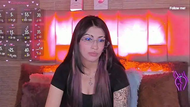 mia_devine_ Adlı Modelin Canlı XXX Sohbeti