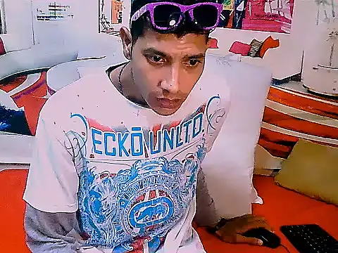Živý XXX chat IndianSavageMale
