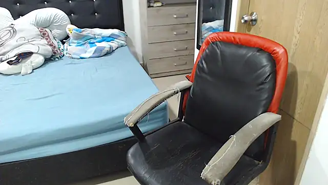kylie_switch2 Adlı Modelin Canlı XXX Sohbeti