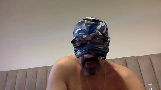 Chat XXX en directo de CaiBull
