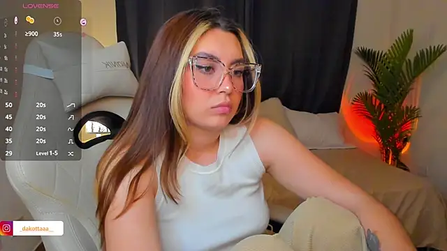 dakottaa_'s Live XXX Chat