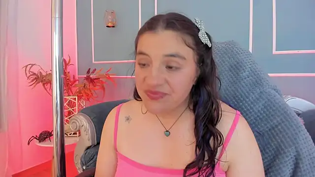 Chat XXX en directo de TaraTaylorr