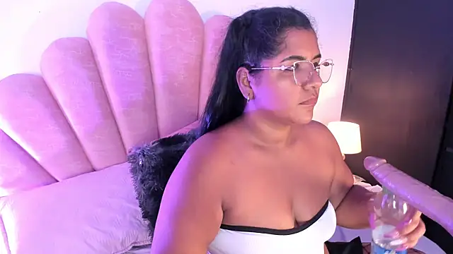 Mommy_Big_Ass' Live XXX Chat