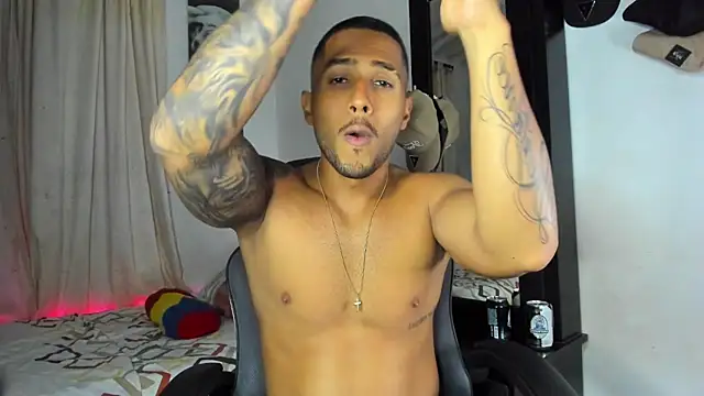 Chat +18 de LucasWatsonnn ao vivo