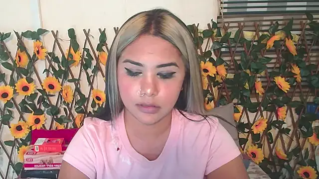 IndiaSexyStripper4u: онлайн-секс-чат