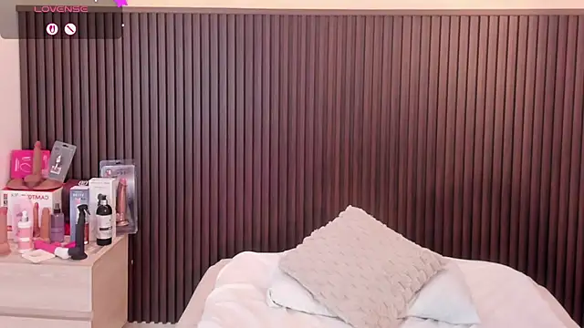 XXX chat uživo modela MILLYEVANS1