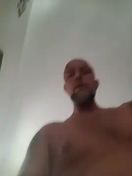 הופעת וובקאם של HornyDaddyMuscle
