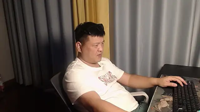 zhang1118 Show Webcam