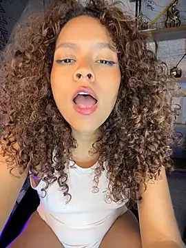 CurlyOopsieXXX's Live XXX Chat