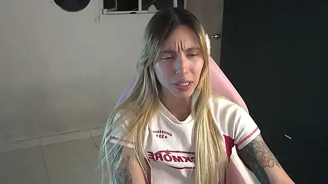 Chat +18 de Saucy_Jenn ao vivo