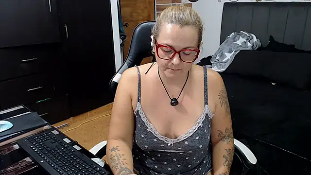 perlagoloza05 – Live XXX-chat