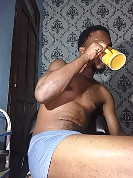 PrettyDickk1 élő XXX-chatje