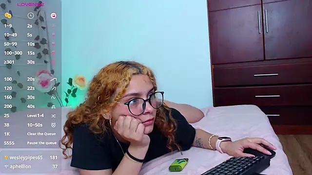Sarabubbie's Live XXX Chat