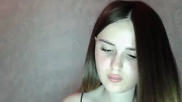 צ'אט XXX בשידור חי של SweetLoraa