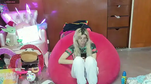 Chatroom XXX en direct de Skinygirl