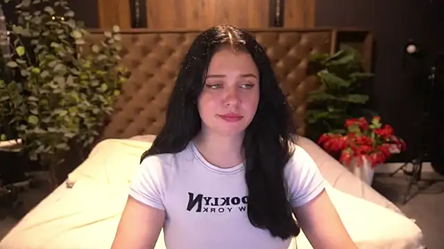 SnowWhiti's Live Chat Room