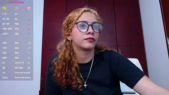 Sarabubbie Adlı Modelin Canlı XXX Sohbeti