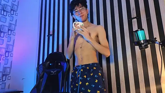 Twink_Sebas7 Adlı Modelin Canlı XXX Sohbeti