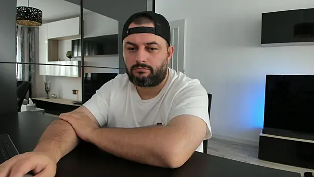 Živý XXX chat DravenPeak