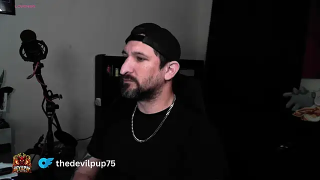 DevilPup75_ élő XXX-chatje