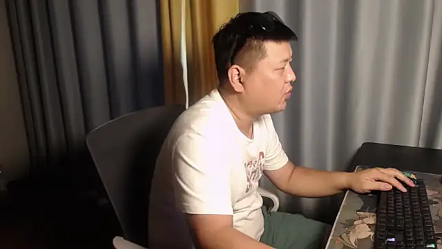 zhang1118 Webcam-Show