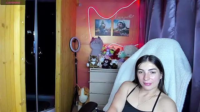 Fiery_Brunette_ Adlı Modelin Canlı XXX Sohbeti