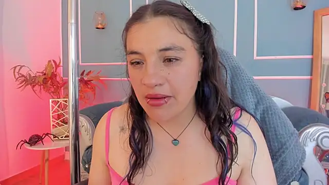 TaraTaylorr's Live XXX Chat
