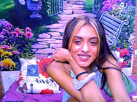 IndianPretty14u2Luv's Live XXX Chat