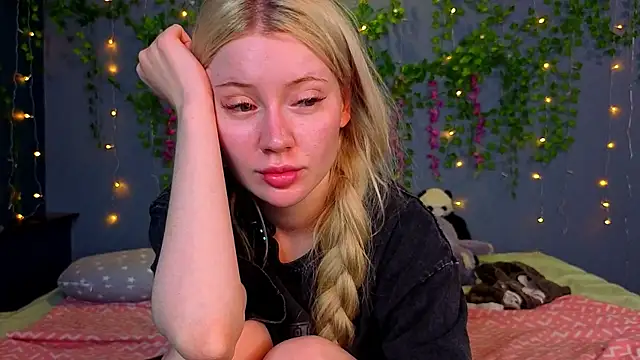 Lillie_Berry Adlı Modelin Canlı XXX Sohbeti