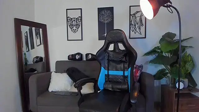Justin_kingX7 élő XXX-chatje