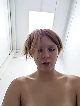 NinaParri Adlı Modelin Canlı XXX Sohbeti