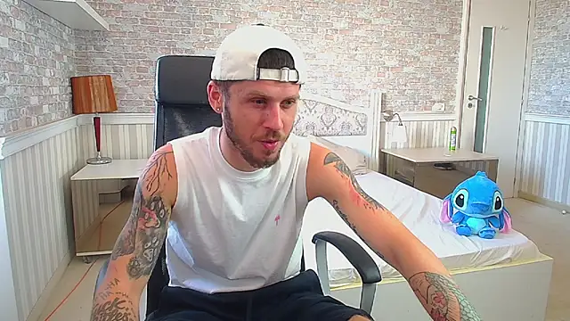 JonahShaw's Live XXX Chat